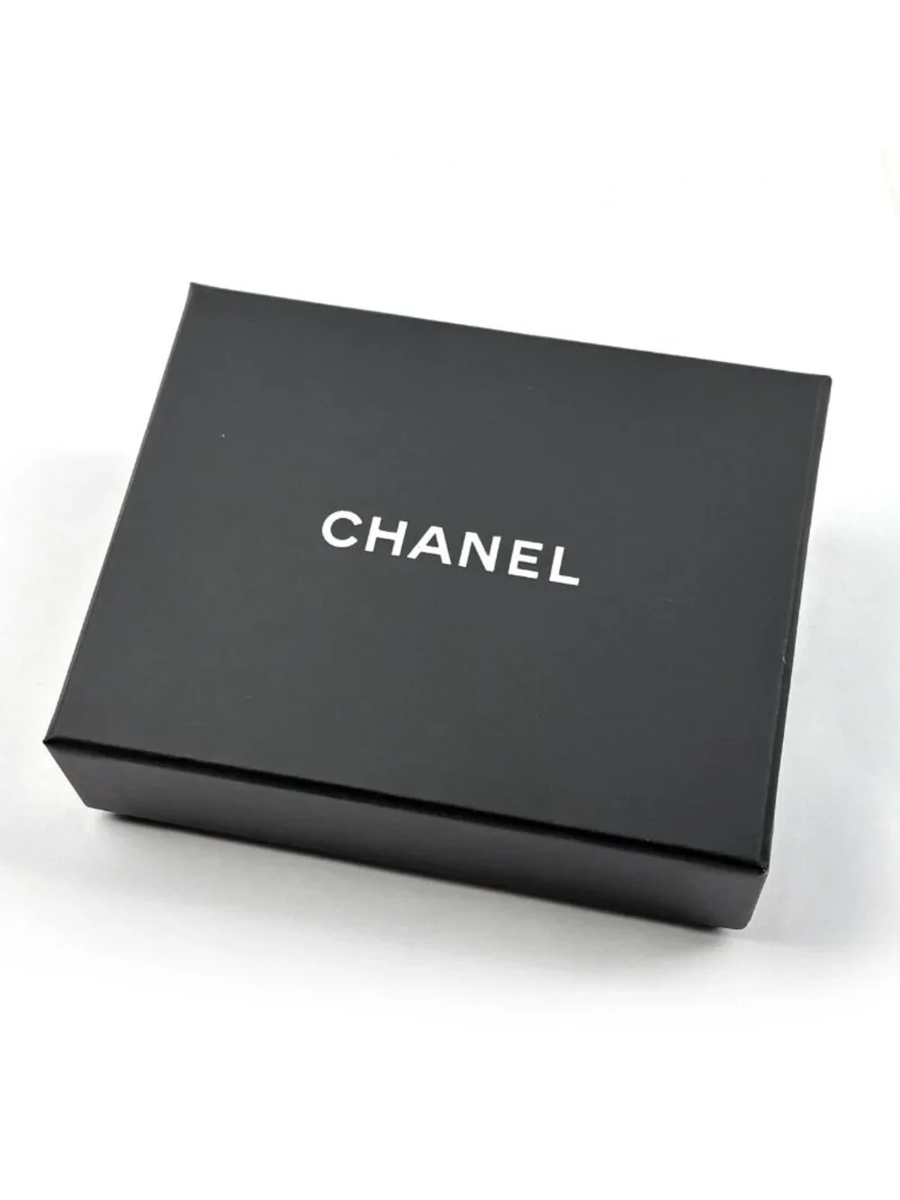 Chanel CC Logo Faux Pearl Necklace Bag Motif White Gold